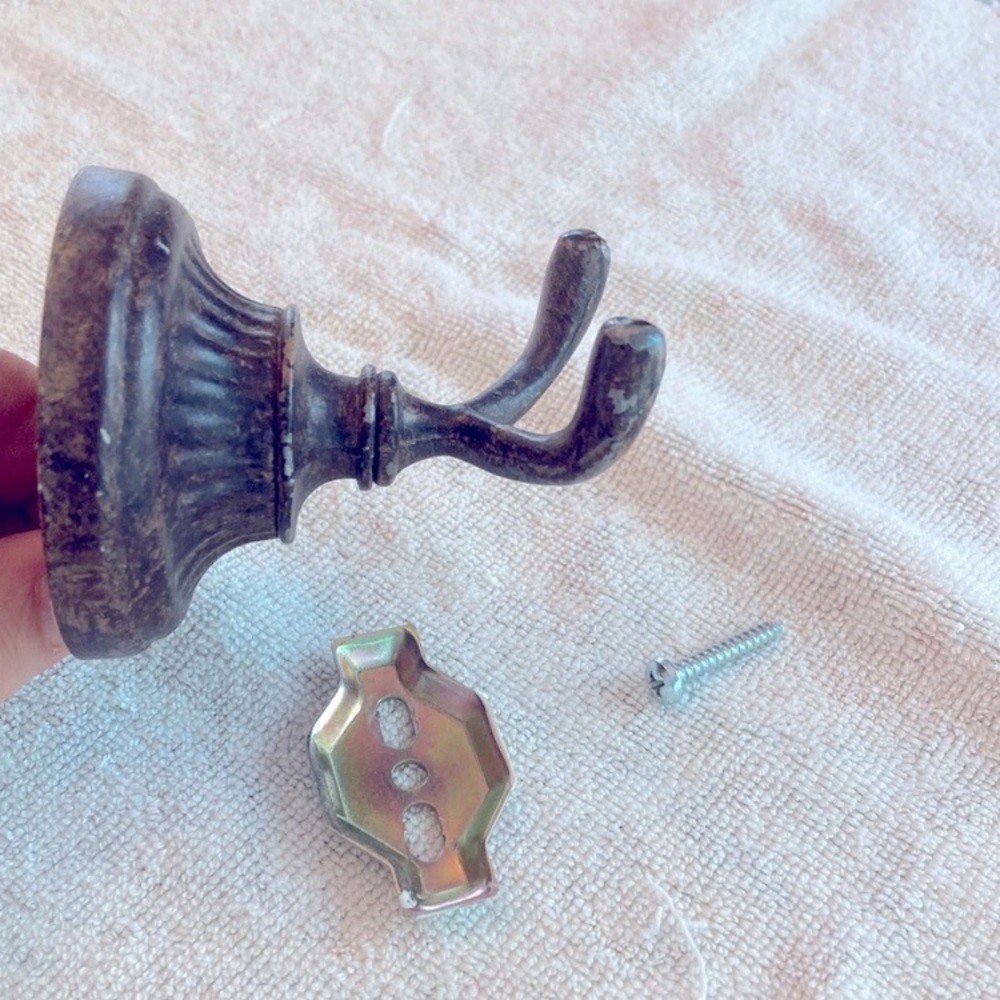 Robe/Towel 2 in 1 Hook with Wall Mount and Screw